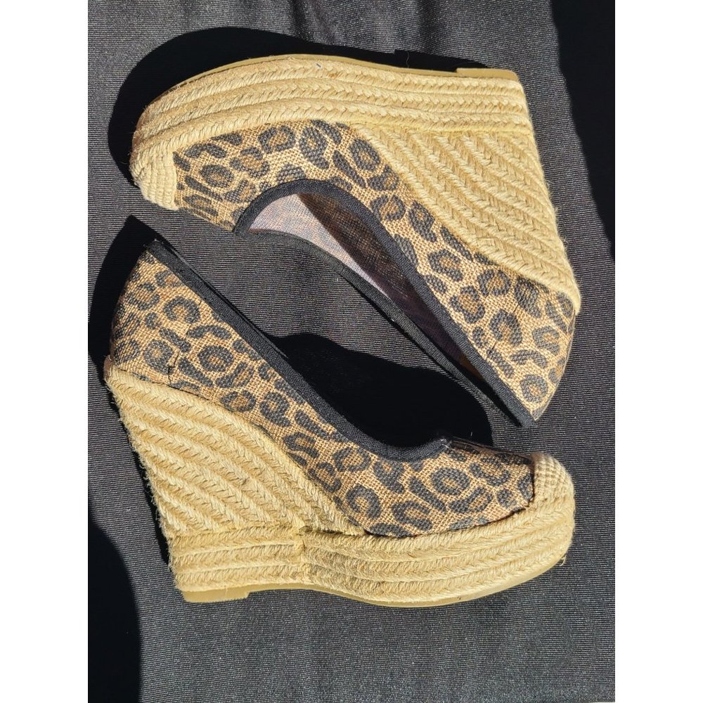 Groove Leopard Print Espadrille Wedge Size 6